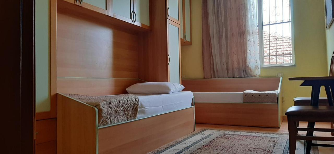 Enki'S Guesthouse Tirana Exteriör bild