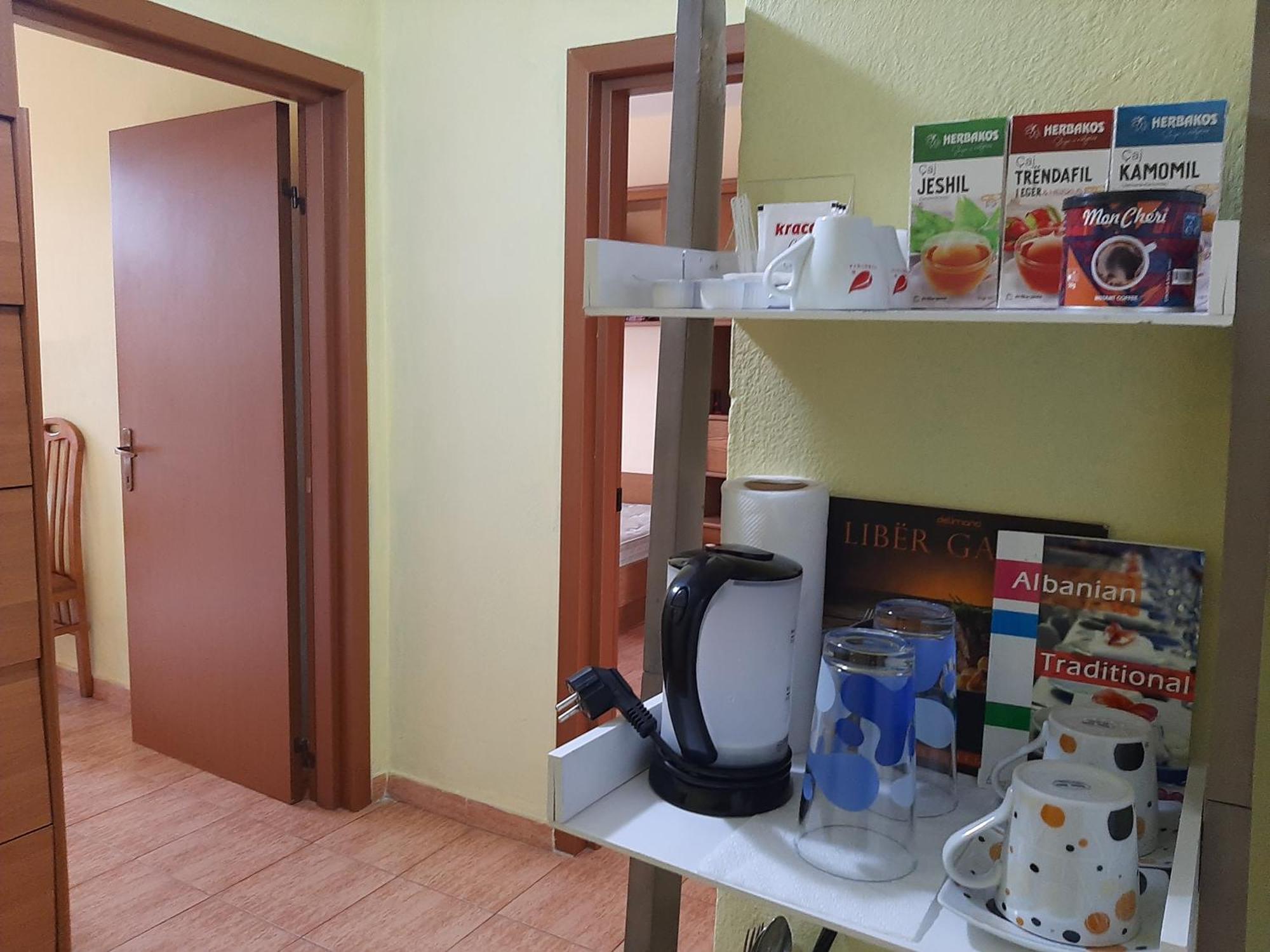 Enki'S Guesthouse Tirana Exteriör bild