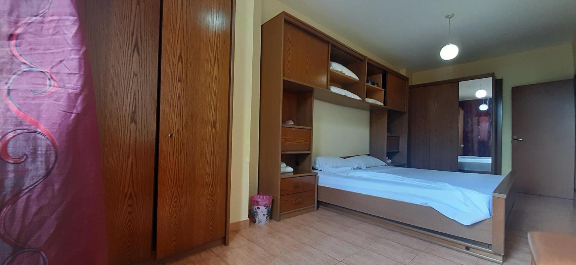 Enki'S Guesthouse Tirana Exteriör bild